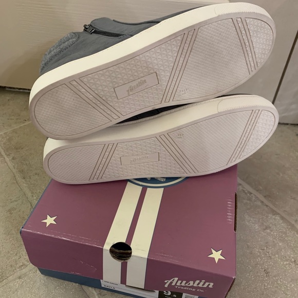 Austin trading co. gray boot - Picture 7 of 7